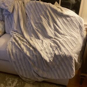 Tourance silver blanket/throw